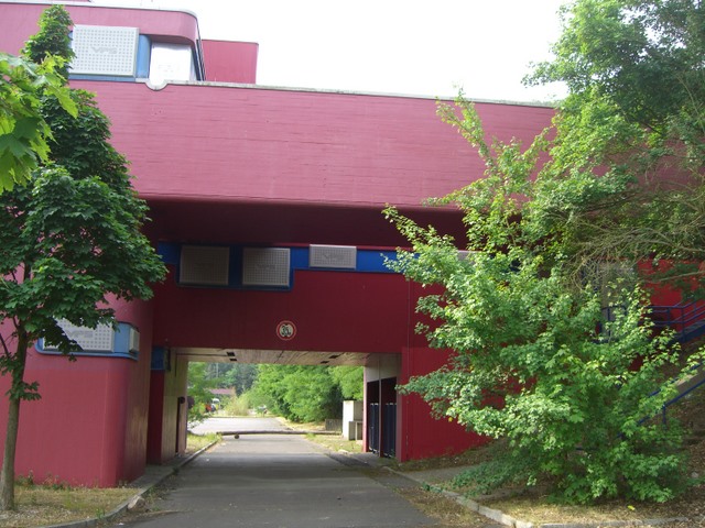 stillgelegte Fußwegbrücke zur stillgelegten BAS 42828 / Fahrbahn