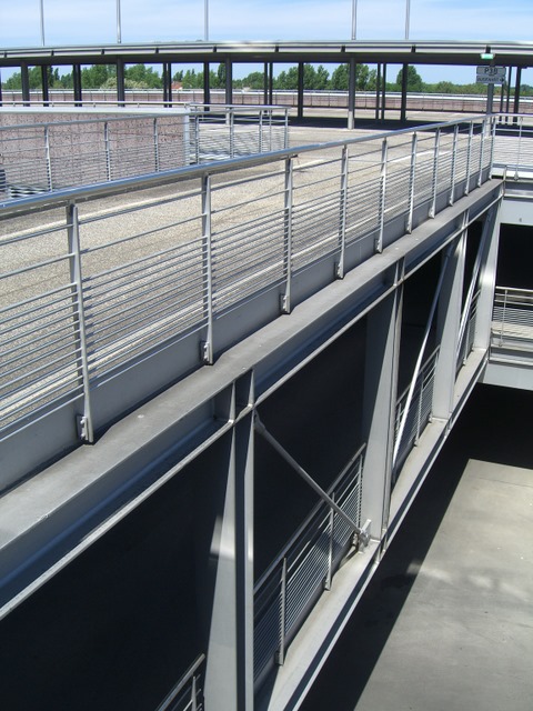 Fußwegbrücke Forum Köpenick außen Nordostseite 2 Etagen