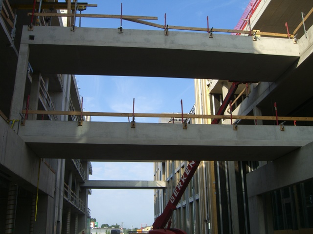 Fußwegbrücken in 2 Etagen Südwestseite Solon - AG f. Solartechnik