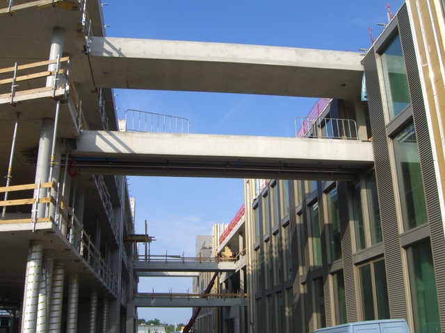 Fußwegbrücken in 2 Etagen mittig Solon - AG f. Solartechnik