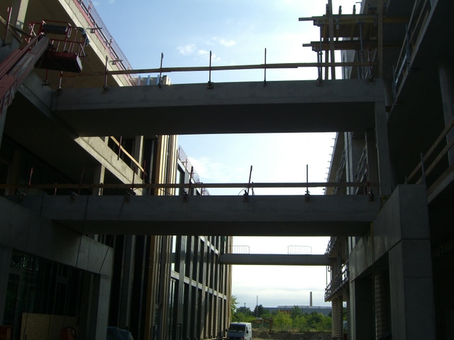 Fußwegbrücken in 2 Etagen Nordostseite Solon - AG f. Solartechnik