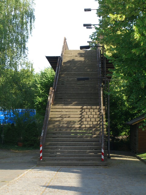 Dorfstraßen- Fußwegbrücke / EU BAR ( Berliner Außenring)