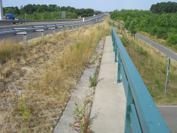 Berliner Straßenbrücke L 76 / Radbahn z. Mahlow u. Lichtenrade
