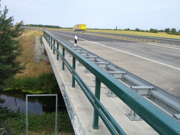B 96a Brücke / Klärwerksableiter aus Waßmannsdorf
