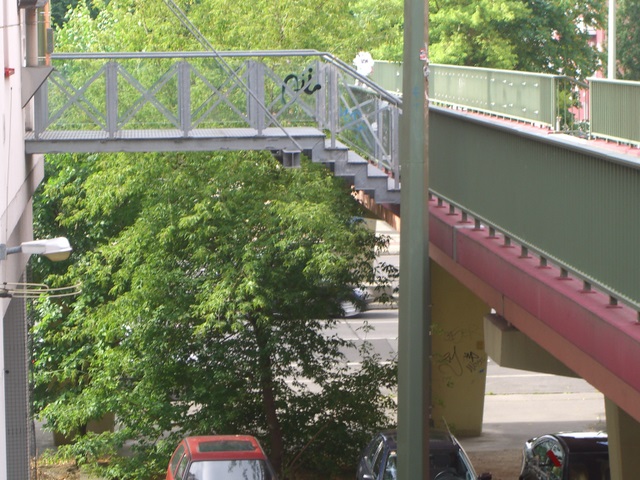 Hauszugangsbrücke Süd Autoteile Unger Friedrichsfelde eingeben