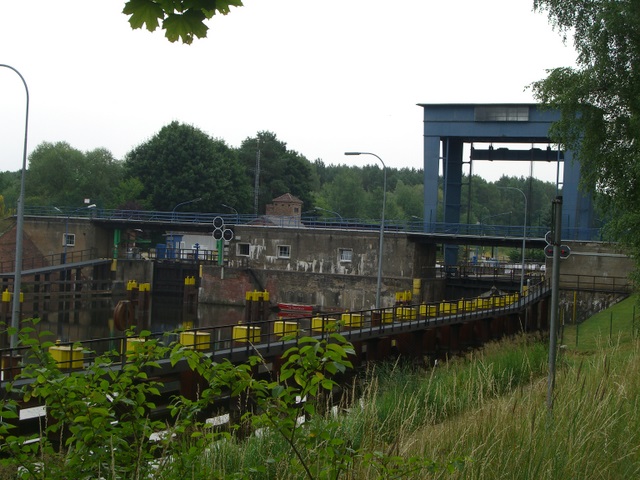 Straßenbrücke Süd an der Kehrsdotfer Schleuse / Oder Spree Kanal