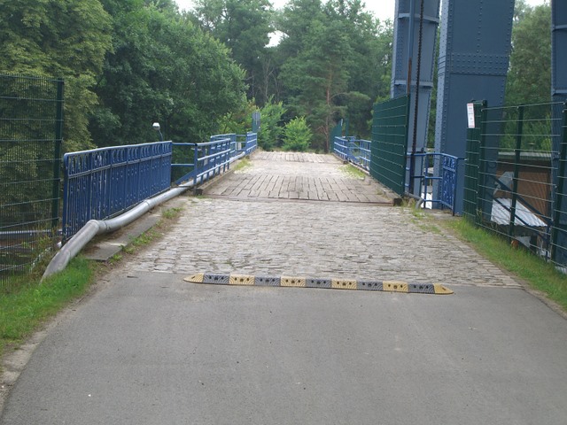 Straßenbrücke Süd an der Kehrsdotfer Schleuse / Oder Spree Kanal