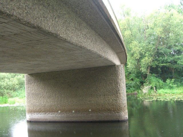 Straßenbrücke an den Teichen / Spree