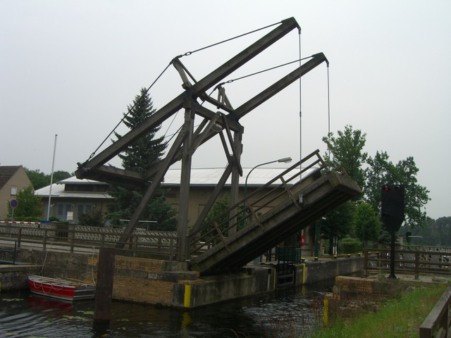 bewegliche Zug- Klappbrücke in Neuhaus