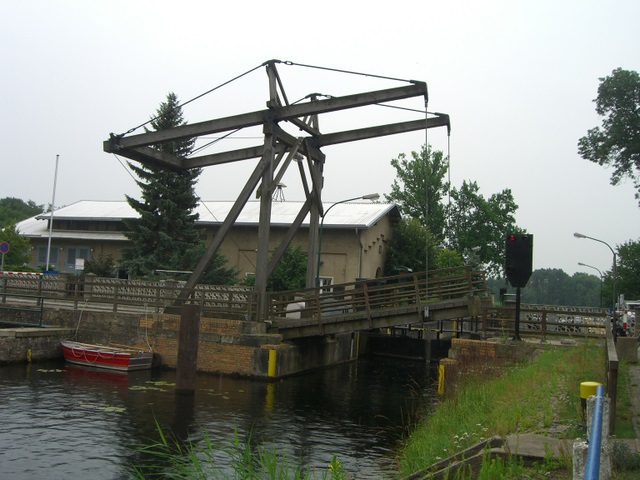bewegliche Zug- Klappbrücke in Neuhaus