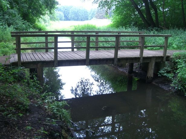 Neuenhagener Mühlenfließbrücke im Park von Hoppegarten