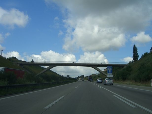 Straßenbrücke An der Autobahn / Autobahn A 4