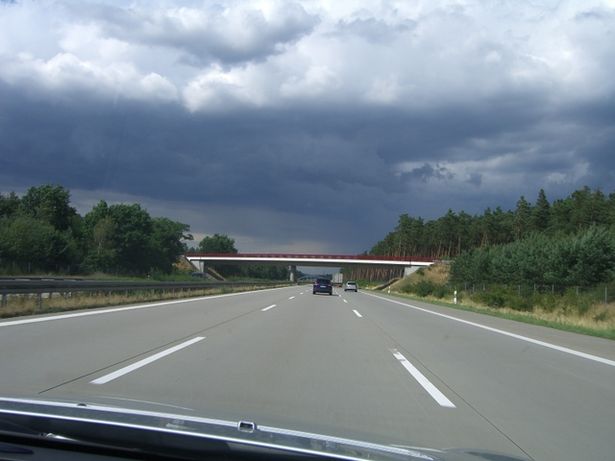 Straßenbrücke Karutzhöher Kiefernsteg/ Autobahn A 10