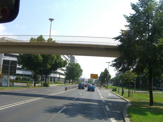 Fußgängerbrücke Metzer - Paul Schwarzer Straße / Albertstraße