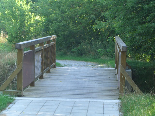 Fußwegbrücke südlich Falkenberg / Graben zum Klärwerksableiter