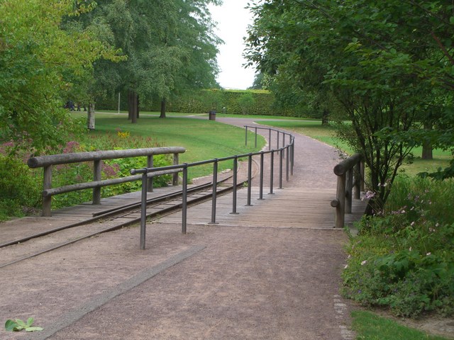 Parkweg- und Parkbahnbrücke / Fließ von der Westquelle