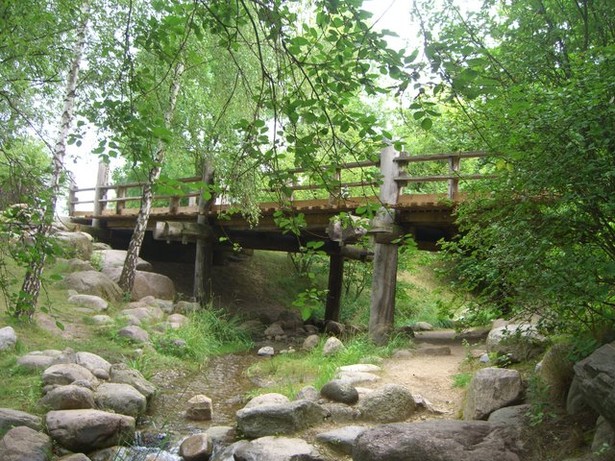 Parkwegbrücke / Wiesenbach nördlicher oberer Fließbereich