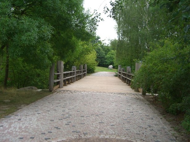 Parkwegbrücke / Wiesenbach nördlicher oberer Fließbereich