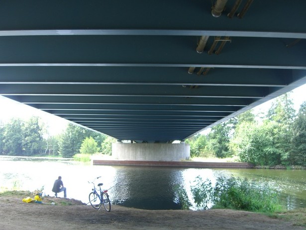 L41 Autostraßenbrücke / Spree kanalisiert