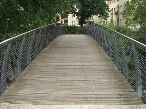 Fußwegbrücke Hausmannstraße - Otto Gartz Straße / Jacobsgraben