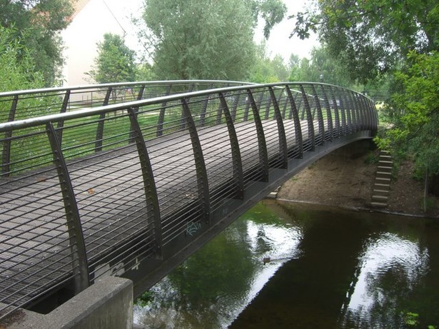 Fußwegbrücke Hausmannstraße - Otto Gartz Straße / Jacobsgraben