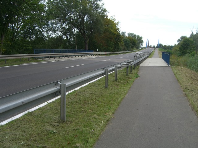 B 273 Potsdamer Straßenbrücke / Graben nordwestl. Paaren
