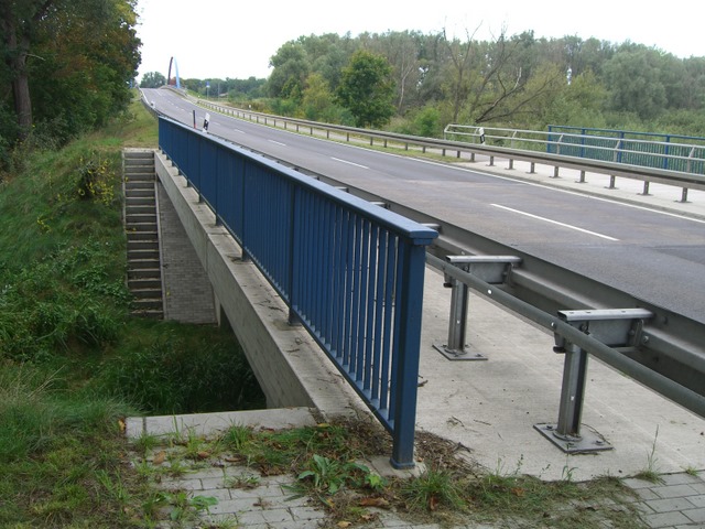 B 273 Potsdamer Straßenbrücke / Graben nordwestl. Paaren