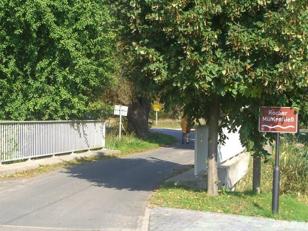 Mühlenwegbrücke / Rocher Mühlenfließ