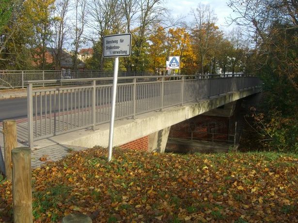 L401 Friedrich Engels Straßenbrücke / Dahmestichkanal Wildau
