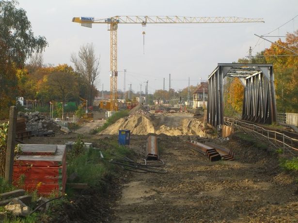 EÜ Strecke Berlin - Frankfurt Oder / Flakenfließ 1 Überbau abgebaut, neuer Überbau auf dem Vormontageplatz
