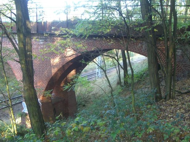 Waldwegstraßenbrücke / EU der Strecke Schönefeld - Potsdam