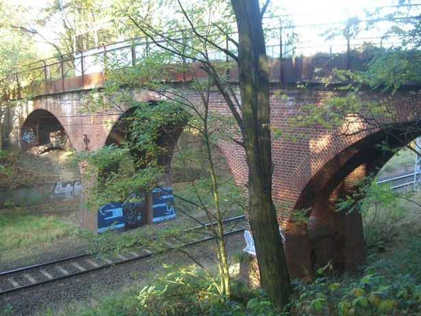 Waldwegstraßenbrücke / EU der Strecke Schönefeld - Potsdam