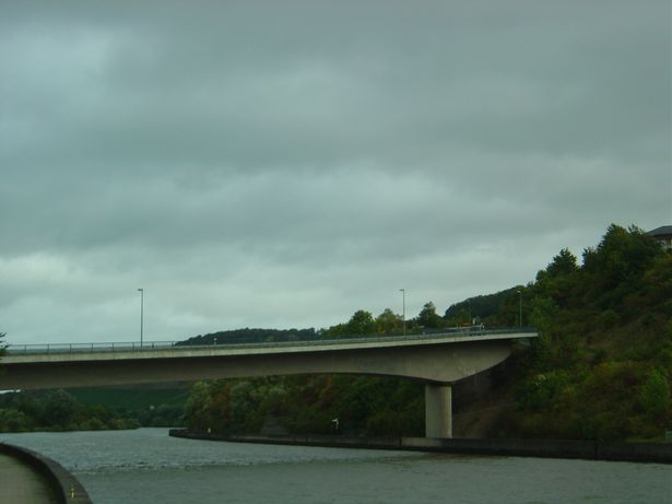 Saarburger Straßenbrücke / Saar