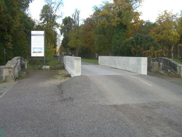Nordwestl. Parkeingangsbrücke / ehem. Schloßgraben