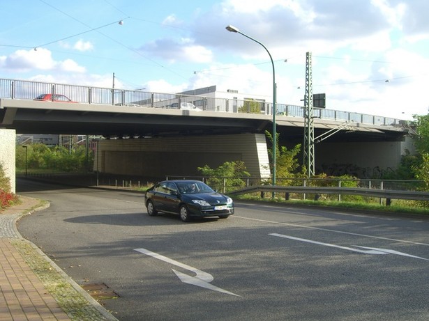 Lange Brücke ( Heinrich Mann Allee) / EU Strecke Berlin - Magdeburg und Friedrich List Straße