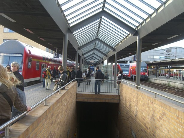 Bf. Zugangsbrücke Hbf. Potsdam / EU Berlin - Magdeburg u. Straße