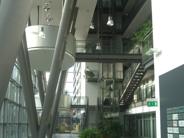 4 Fußwegbrücken im Innovationszentrum auf dem Wistakomplex