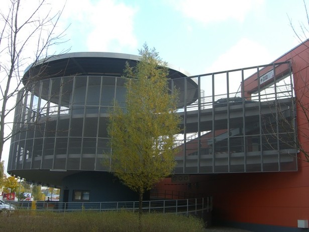 2 Fahrwegbrücken am Auffahrtturm zum Parkhaus / -deck amCenter