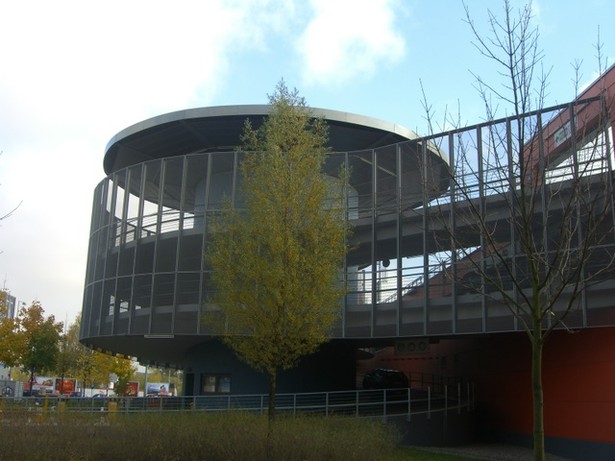 2 Fahrwegbrücken am Auffahrtturm zum Parkhaus / -deck amCenter