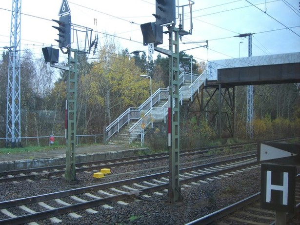 Bahnhofszu- und -übergangsbrücke Saarmund