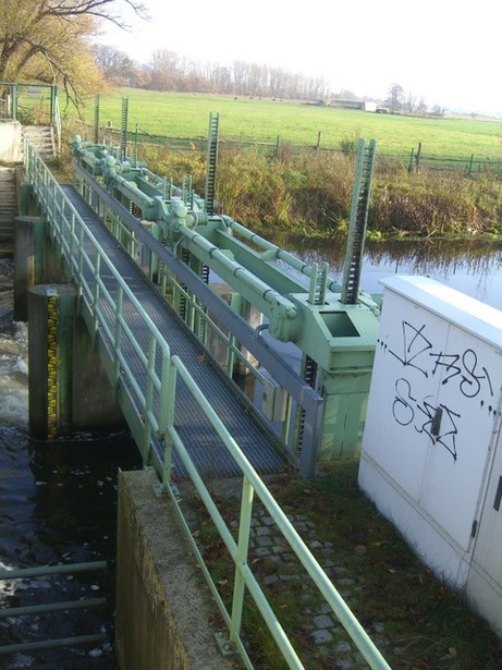 Arbeitsbrücke am Wehr / Nuthe