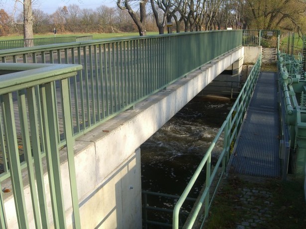 Arbeitsbrücke am Wehr / Nuthe