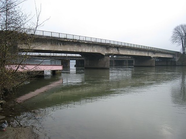 Blick von Süden auf die Brücke