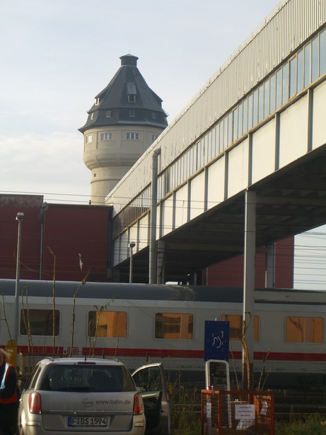 Fußwegbrücke von der Saganer Straße zur Wallensteinstraße / EU Strecke Berlin-Erkner-Frankfurt Oder undICE Depot