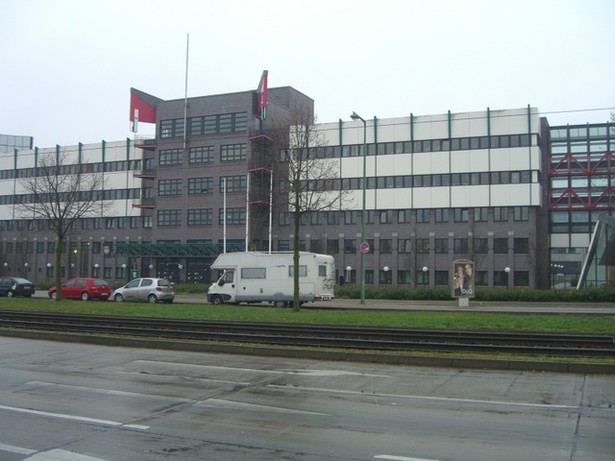 Hausverbindungsbrücke in 3 Etagen / Hofdurchgang