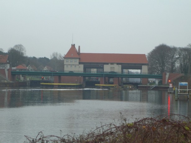Große Hausbrücke an der Westseite der Schleusenbecken Mitte u. Süd bei der Schleuse Kleinmachnow