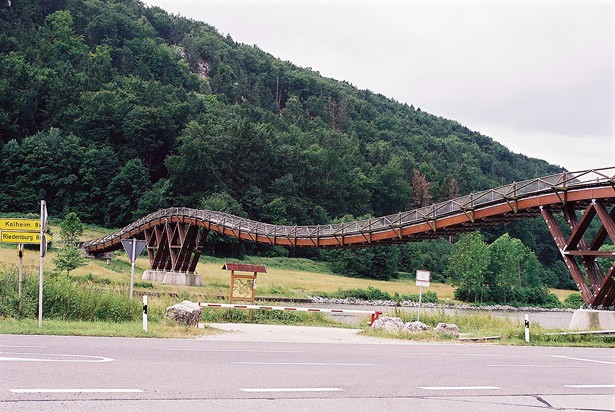 Holzhängebrücke