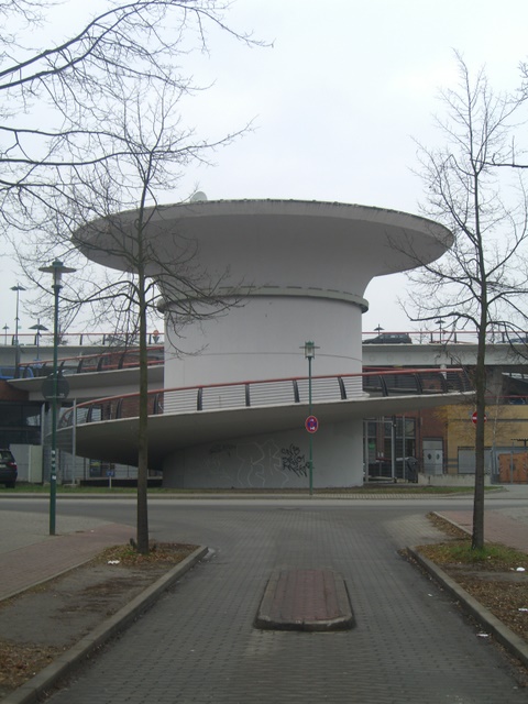 Auffahrtturmbrücke zum Parkdeck Sterncenter / Anlieferungsstraße