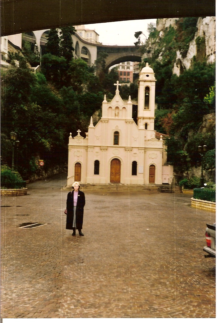Pont `a coute´ Eglise´Sainte - Devote / Bergschlucht mit der Kirche