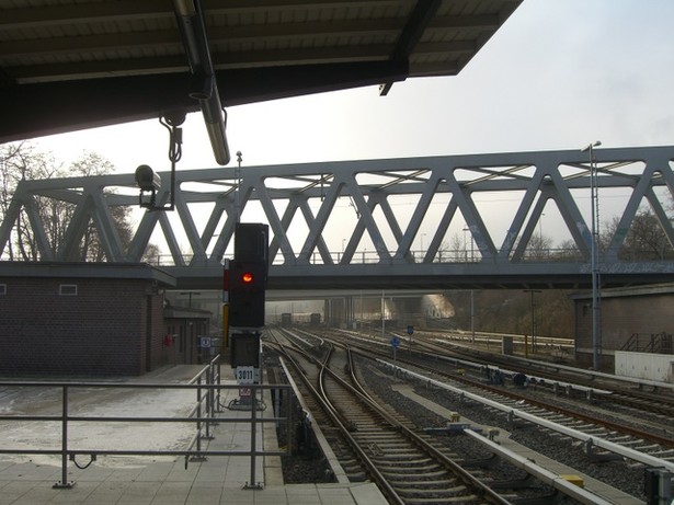 vom Bahnhof aus fotografierte Brücke